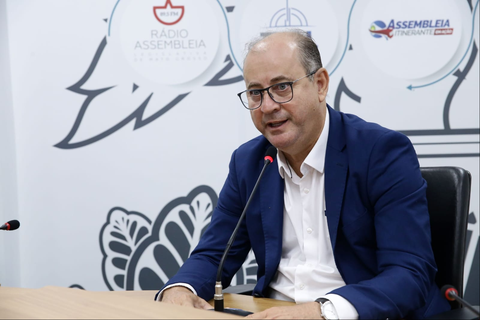 Dr. Eugênio cobra apoio ao produtor de leite e informação do preço do produto é exigida em lei